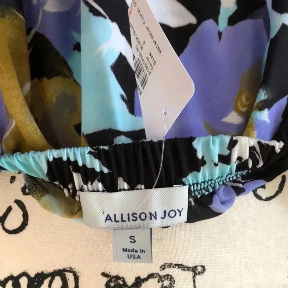 Allison Joy Floral Top - Picture 5 of 6